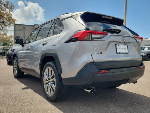 Used 2019 Toyota RAV4 XLE Premium image 6