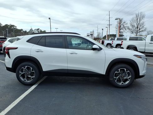New 2026 Chevrolet Trax LT w/ Driver Confidence Package image 2