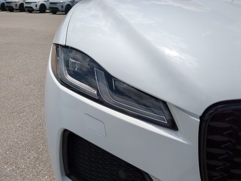 New 2026 Jaguar F-PACE R-Dynamic S image 9