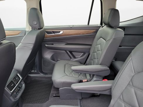 New 2026 Volkswagen Atlas SE image 13