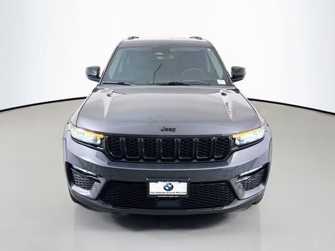 Used 2023 Jeep Grand Cherokee Limited w/ Black Appearance Package image 2