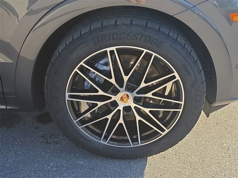 Used 2025 Porsche Cayenne image 13
