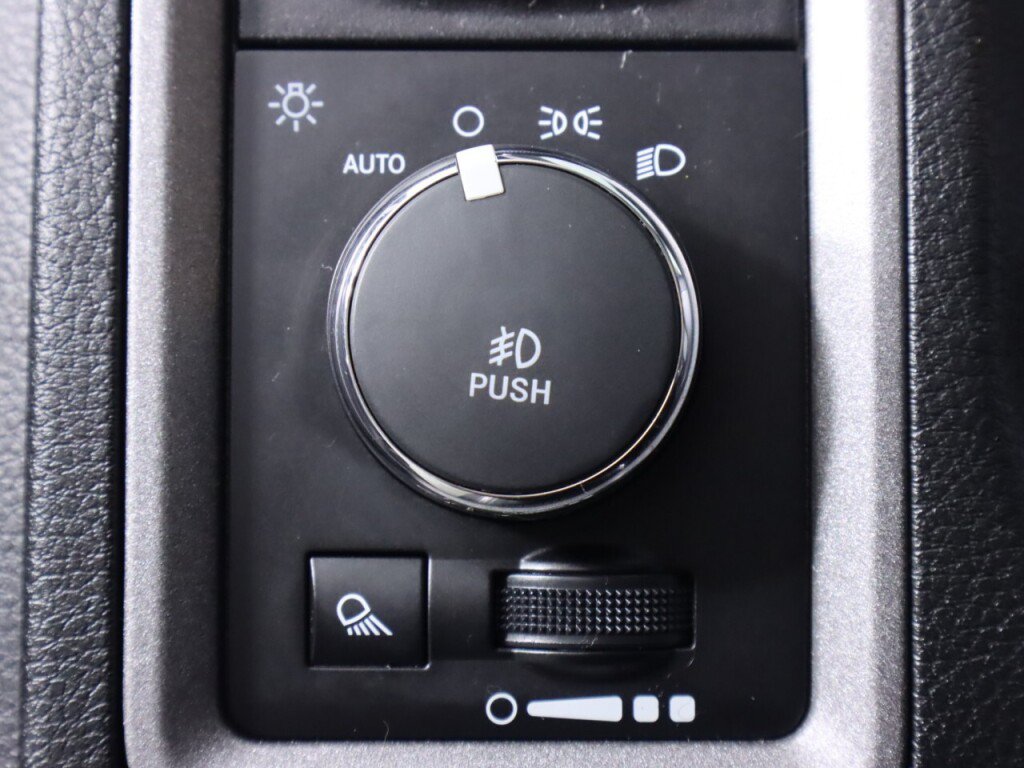 Used 2017 RAM 1500 Express AWD/4WD image 10