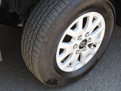 Certified 2025 Toyota Tacoma SR5 AWD/4WD image 11