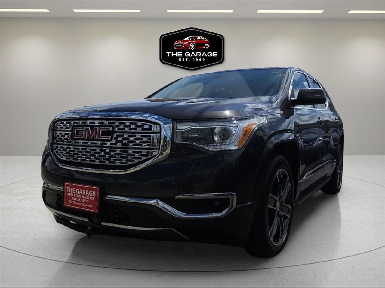 Used 2017 GMC Acadia Denali w/ Technology Package AWD/4WD image 1