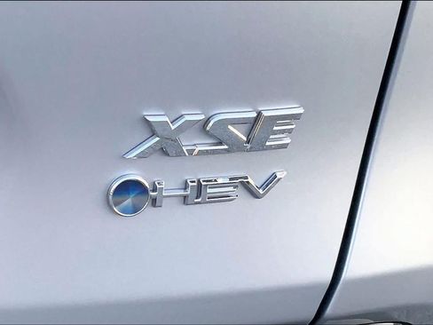 Used 2025 Toyota RAV4 XSE AWD/4WD image 10