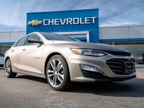 Used 2024 Chevrolet Malibu LT FWD image 1