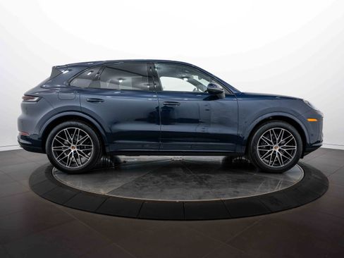 Certified 2026 Porsche Cayenne AWD/4WD image 8