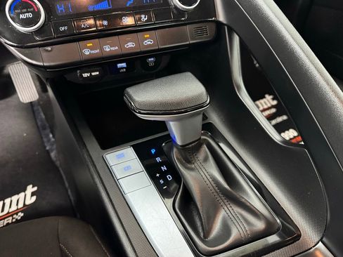 Used 2024 Hyundai Elantra SEL image 19