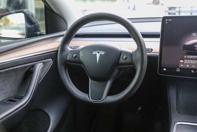 Used 2024 Tesla Model Y Long Range AWD/4WD image 17