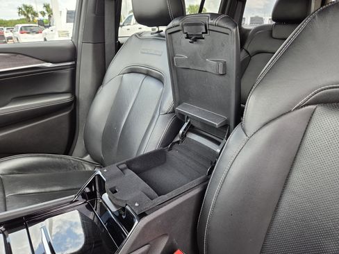 Used 2023 Jeep Grand Cherokee Overland RWD image 32