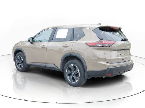 Used 2025 Nissan Rogue SV AWD/4WD image 3