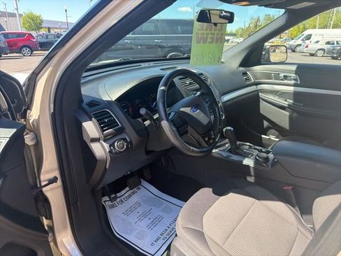 Used 2017 Ford Explorer XLT AWD/4WD image 28
