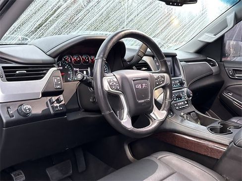 Used 2018 GMC Yukon XL SLT w/ Premium Edition image 9