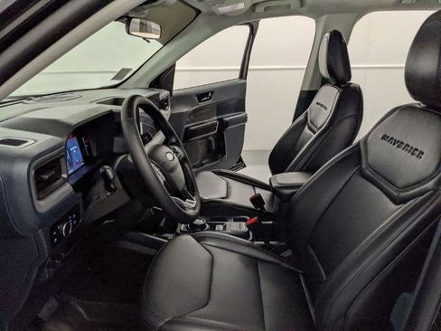 Certified 2025 Ford Maverick Lariat w/ Black Appearance Package image 19