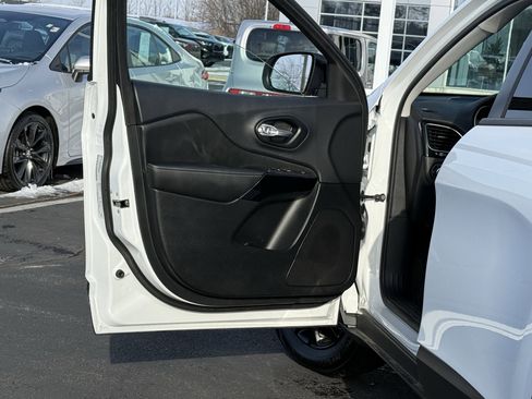 Used 2023 Jeep Cherokee Altitude Lux image 21