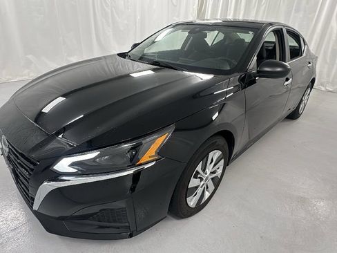 Used 2024 Nissan Altima 2.5 S image 7