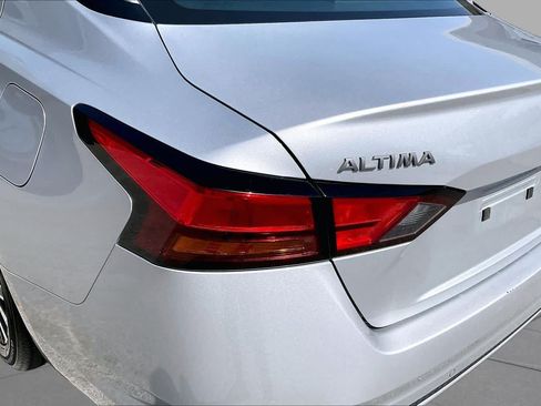 Used 2024 Nissan Altima 2.5 SV FWD image 25