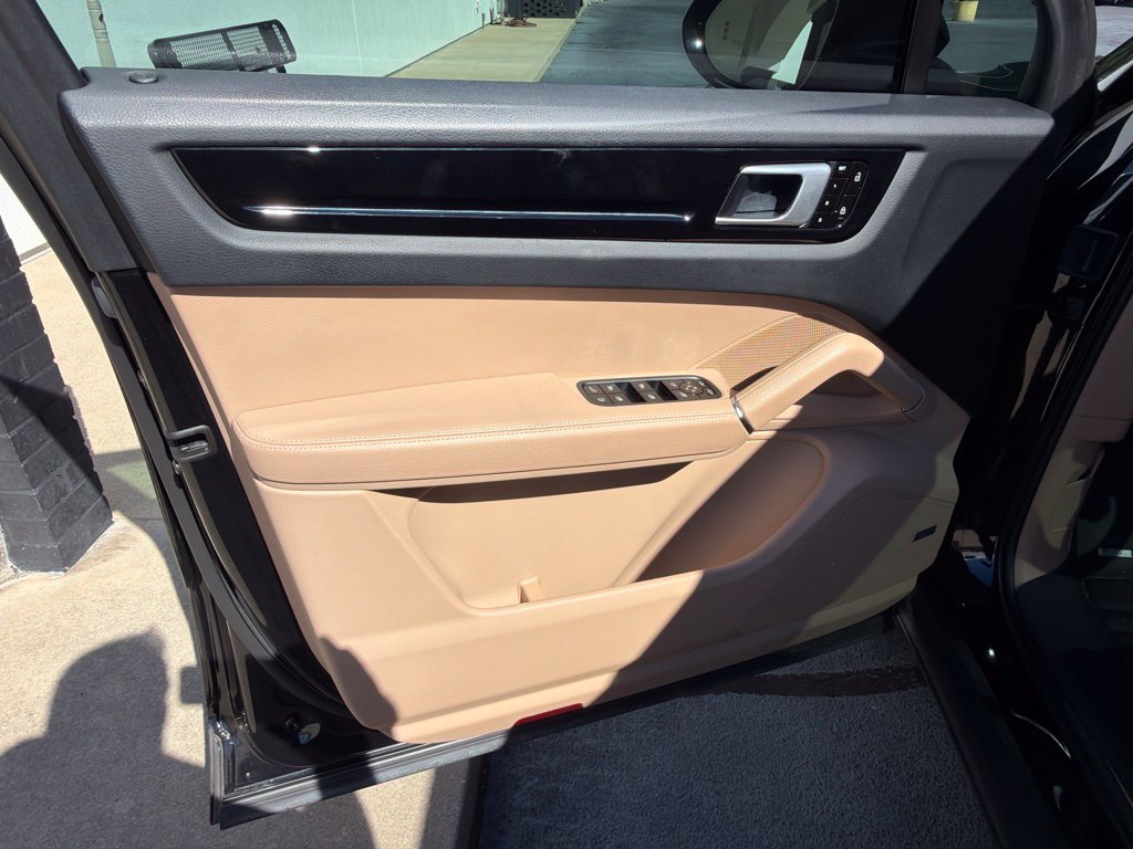 Used 2020 Porsche Cayenne E-Hybrid AWD/4WD image 14