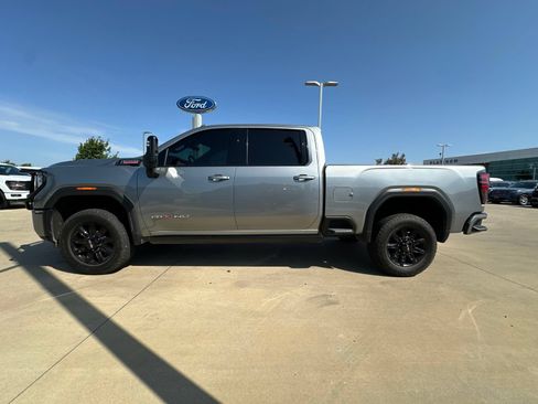 Used 2025 GMC Sierra 2500 AT4 w/ AT4 Premium Plus Package AWD/4WD image 11