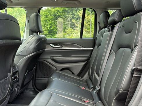 Certified 2023 Jeep Grand Cherokee Limited w/ Black Appearance Package AWD/4WD image 27