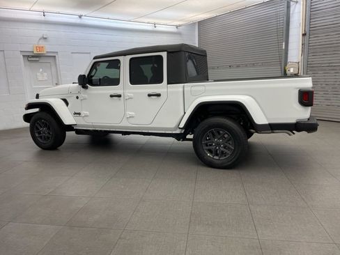 New 2026 Jeep Gladiator Sport image 5