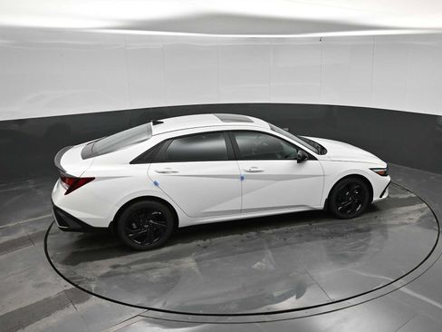 New 2026 Hyundai Elantra SEL Sport FWD image 30