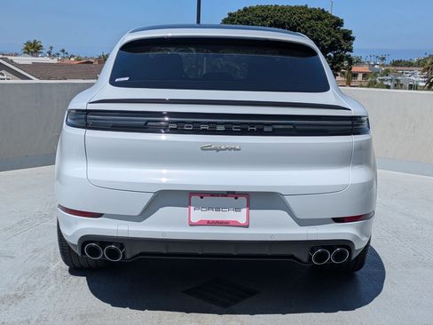 New 2025 Porsche Cayenne E-Hybrid image 10