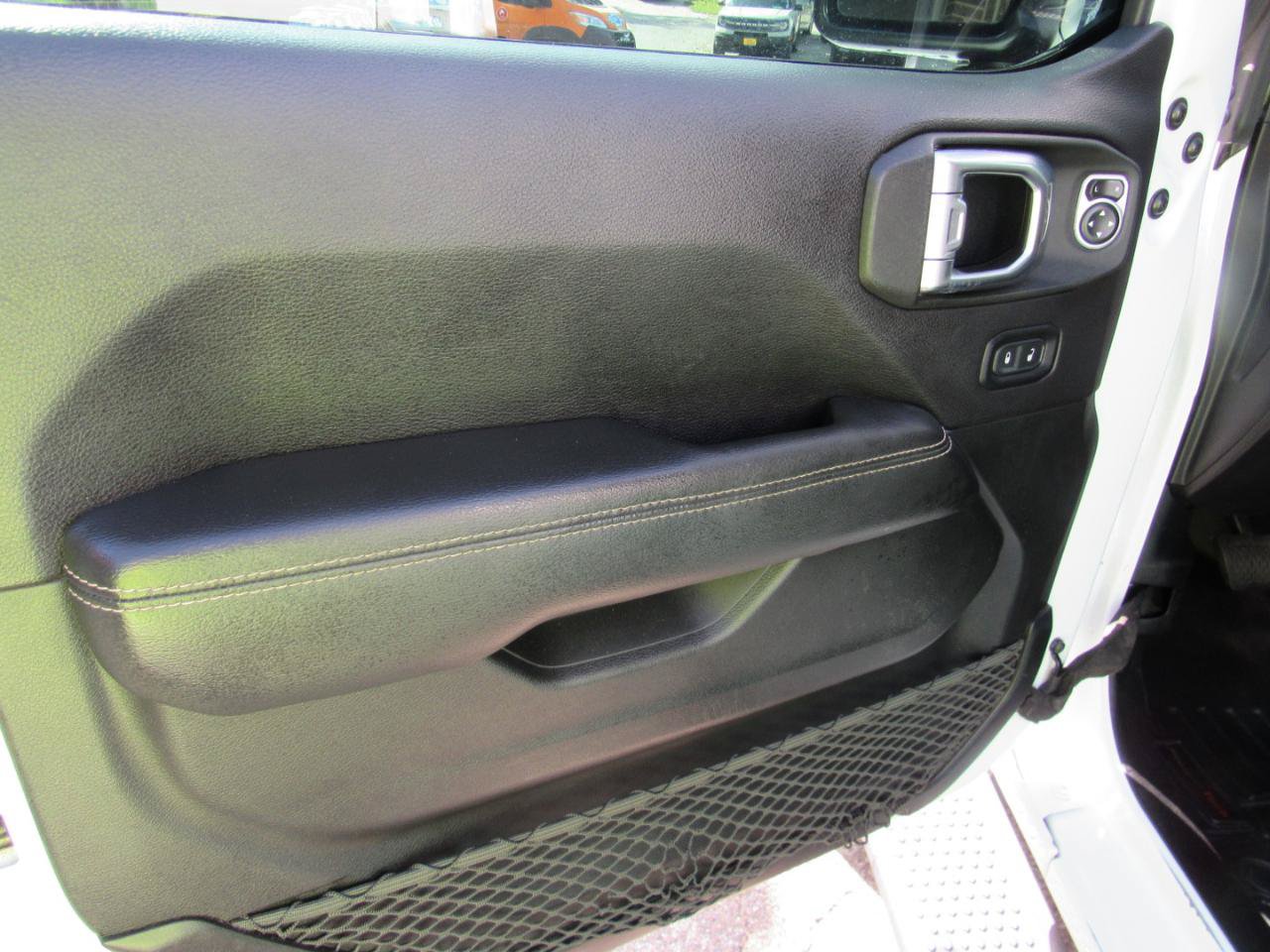 Used 2019 Jeep Wrangler Unlimited Sahara w/ Uconnect 4C Nav & Sound Group AWD/4WD image 14