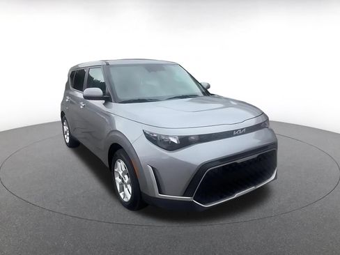 Used 2025 Kia Soul LX w/ LX Technology Package FWD image 3