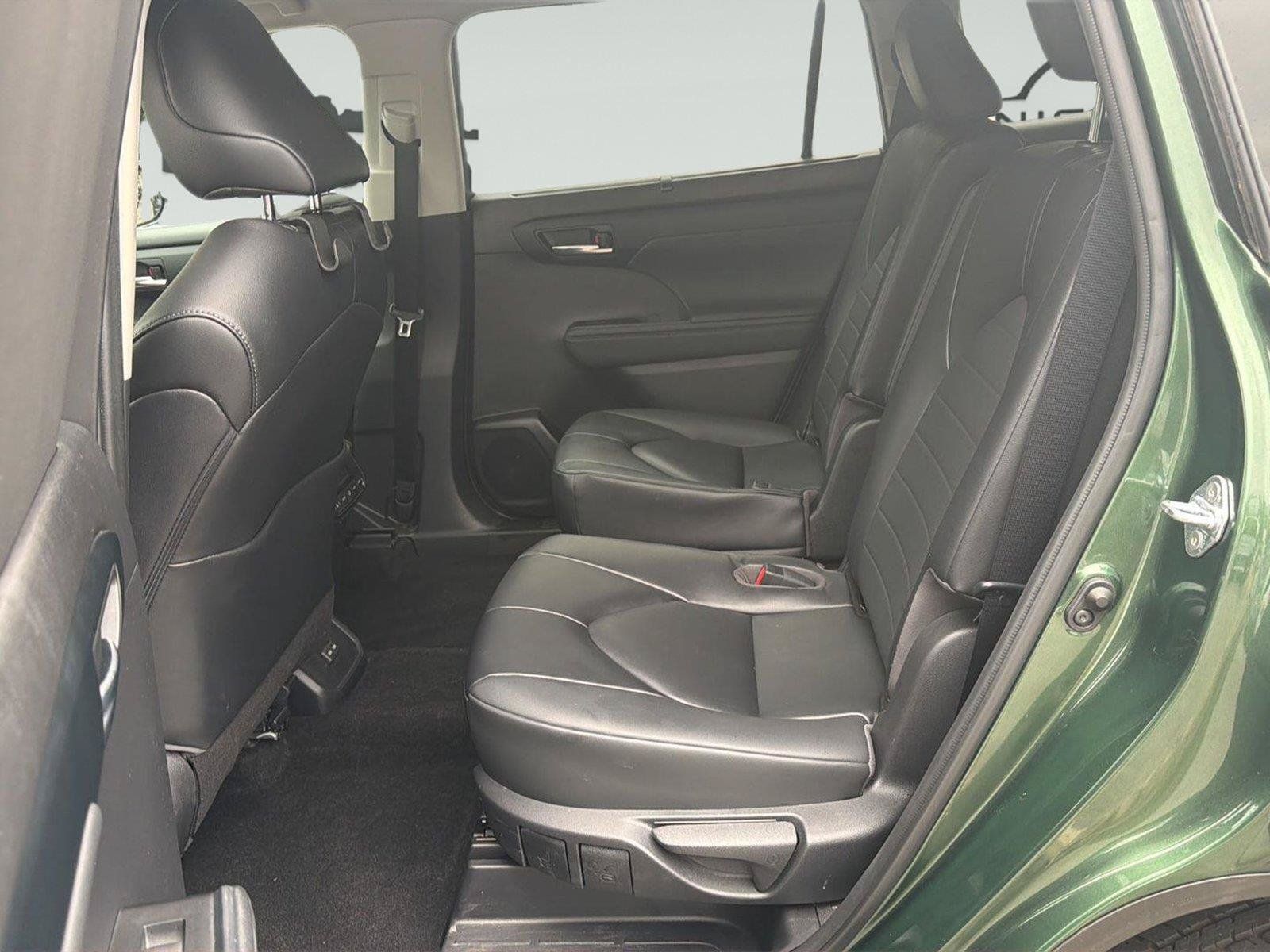 Used 2023 Toyota Highlander XLE AWD/4WD image 27
