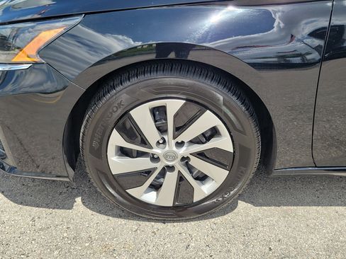 Used 2024 Nissan Altima 2.5 S FWD image 24