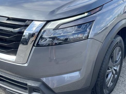 Certified 2024 Nissan Pathfinder SV FWD image 9