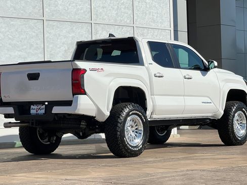 Used 2025 Toyota Tacoma SR5 image 4