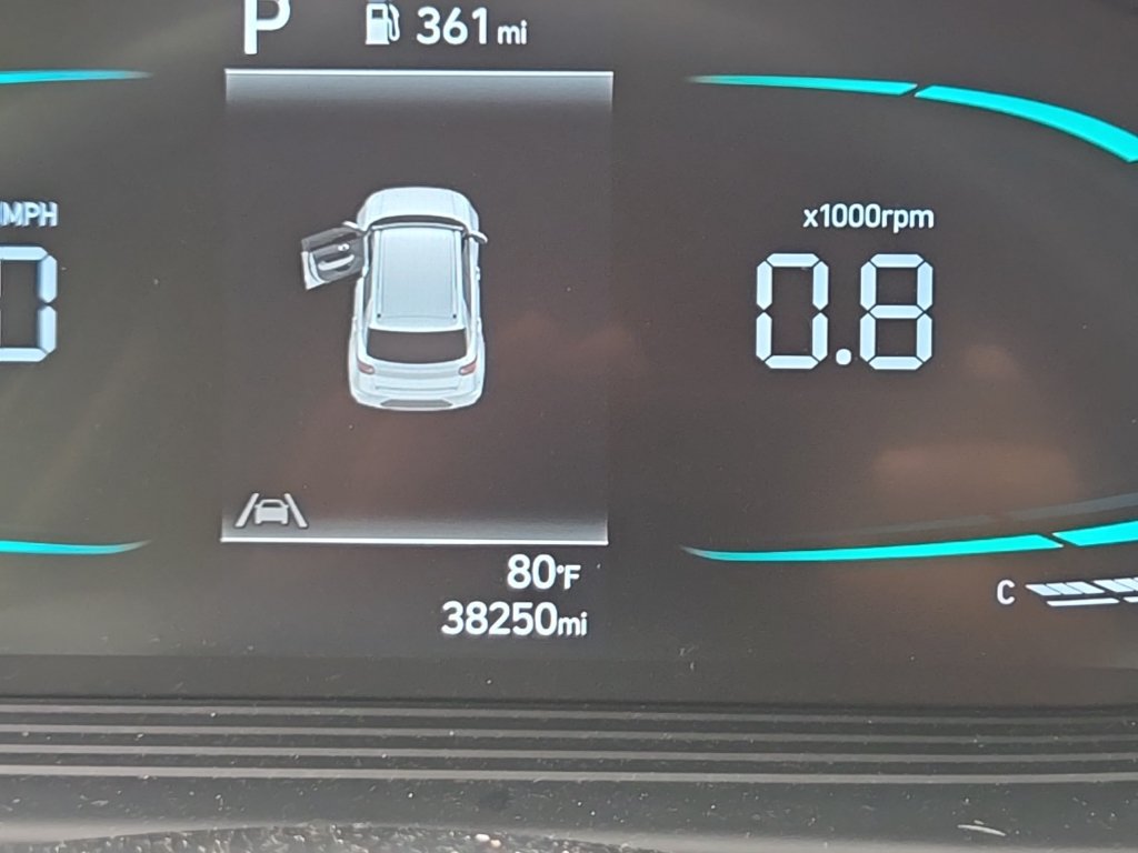 Used 2025 Hyundai Venue SEL FWD image 3