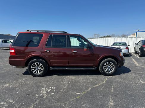 Used 2017 Ford Expedition XLT image 4