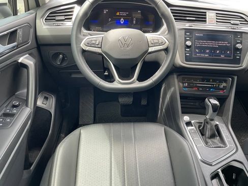 Used 2024 Volkswagen Tiguan SE FWD image 19