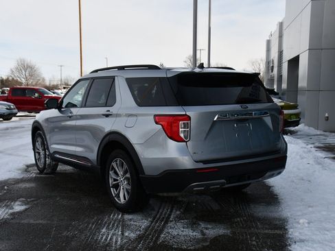 Used 2023 Ford Explorer XLT w/ Equipment Group 202A image 4