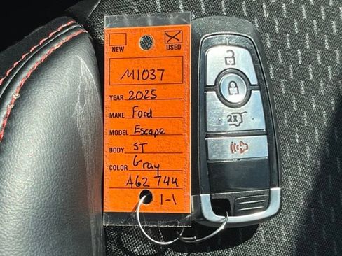 Used 2025 Ford Escape ST-Line FWD image 12