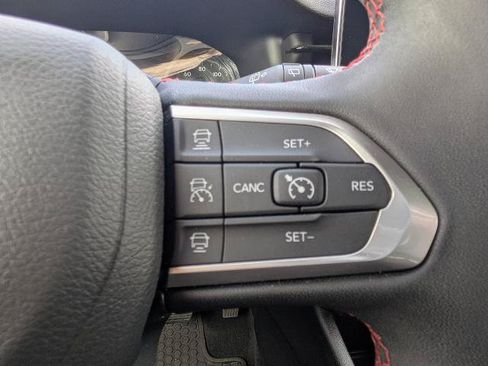 Used 2025 Jeep Compass Trailhawk AWD/4WD image 24