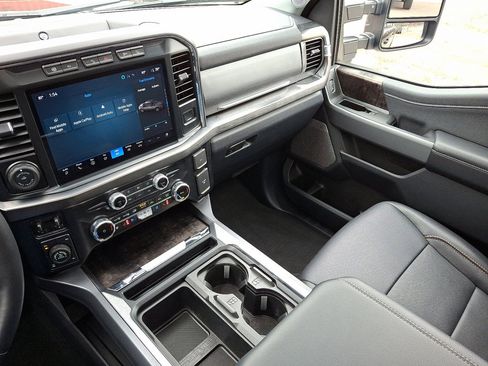 Used 2024 Ford F250 Lariat w/ Lariat Ultimate Package image 29