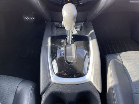 Used 2016 Nissan Rogue SL w/ SL Premium Package image 12