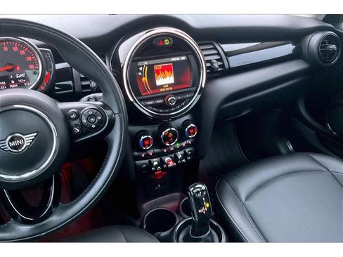 Used 2020 MINI Cooper 2-Door Hardtop image 7