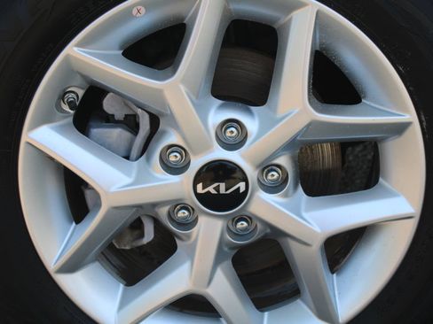 Certified 2025 Kia Soul LX w/ LX Technology Package FWD image 17