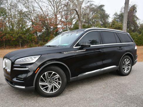 Used 2021 Lincoln Aviator Standard image 3