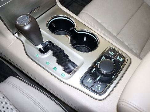 Used 2012 Jeep Grand Cherokee Overland image 22