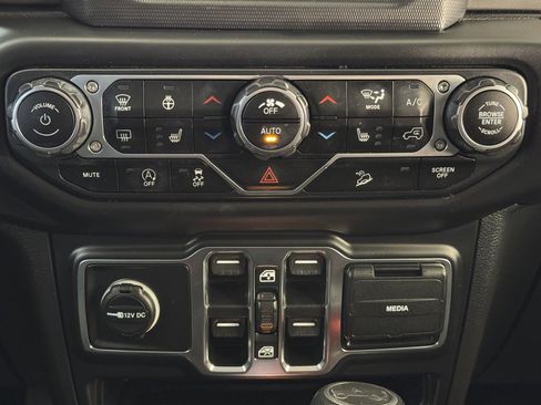 Used 2019 Jeep Wrangler Unlimited Sahara w/ Cold Weather Group image 33