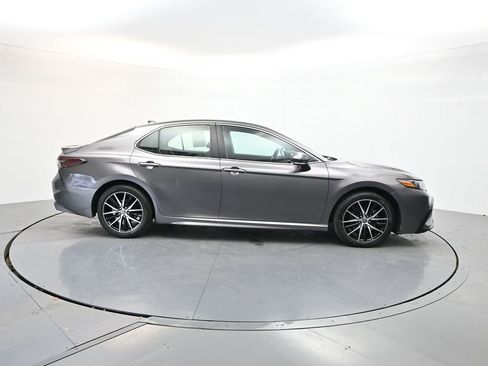 Used 2024 Toyota Camry SE image 8