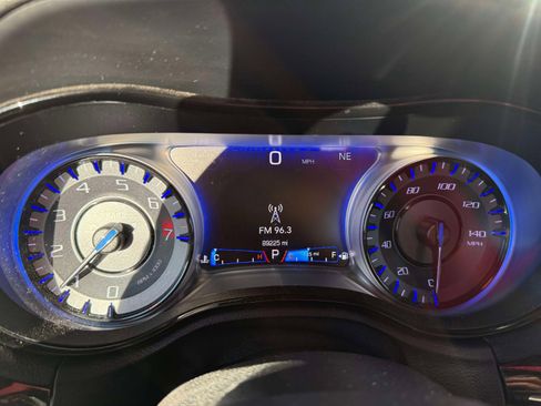 Used 2018 Chrysler 300 S w/ 300S Premium Group image 9