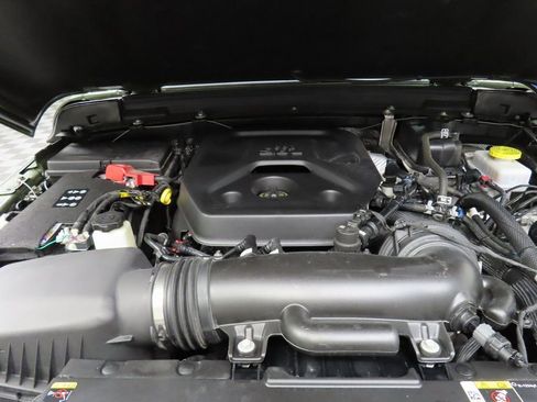 Used 2024 Jeep Wrangler Unlimited Sahara w/ Technology Group image 27